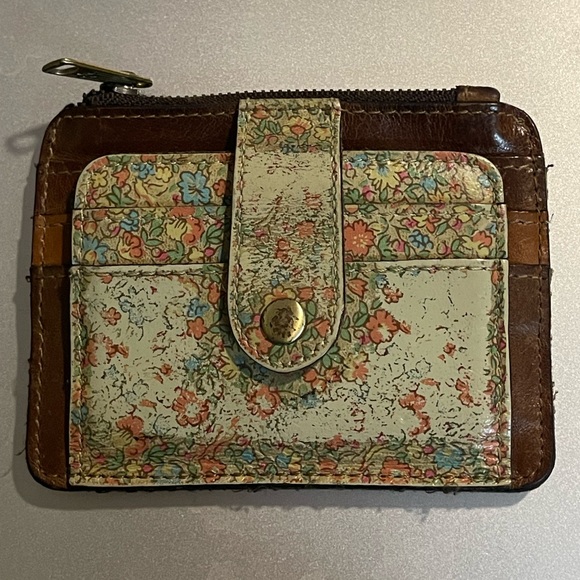 Patricia Nash Handbags - Patricia Nash Cassis Fleuriste coral bouquet ID wallet